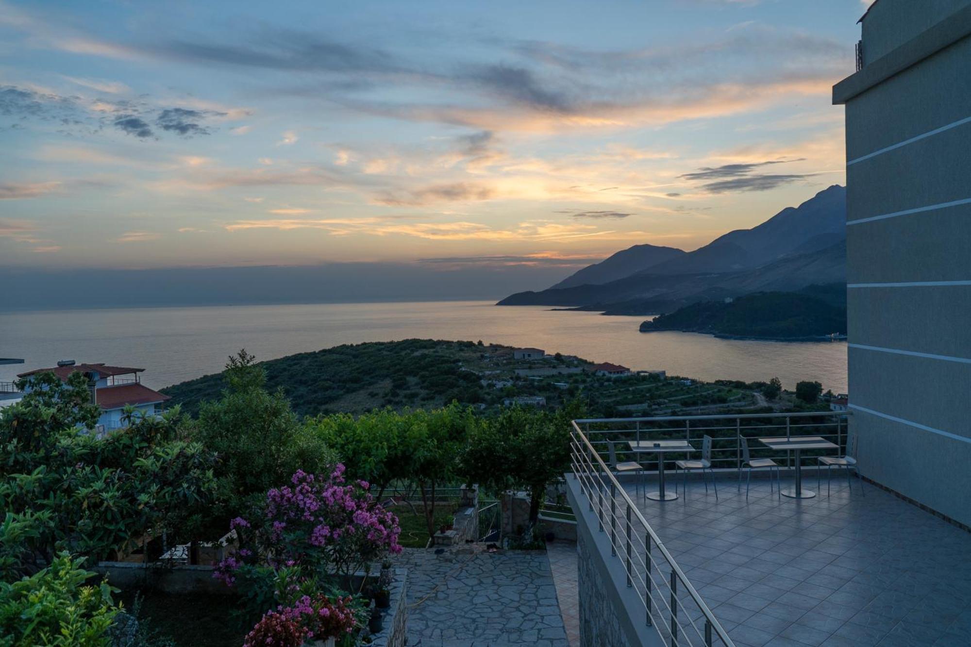 Sunset Serenity Himare Buitenkant foto