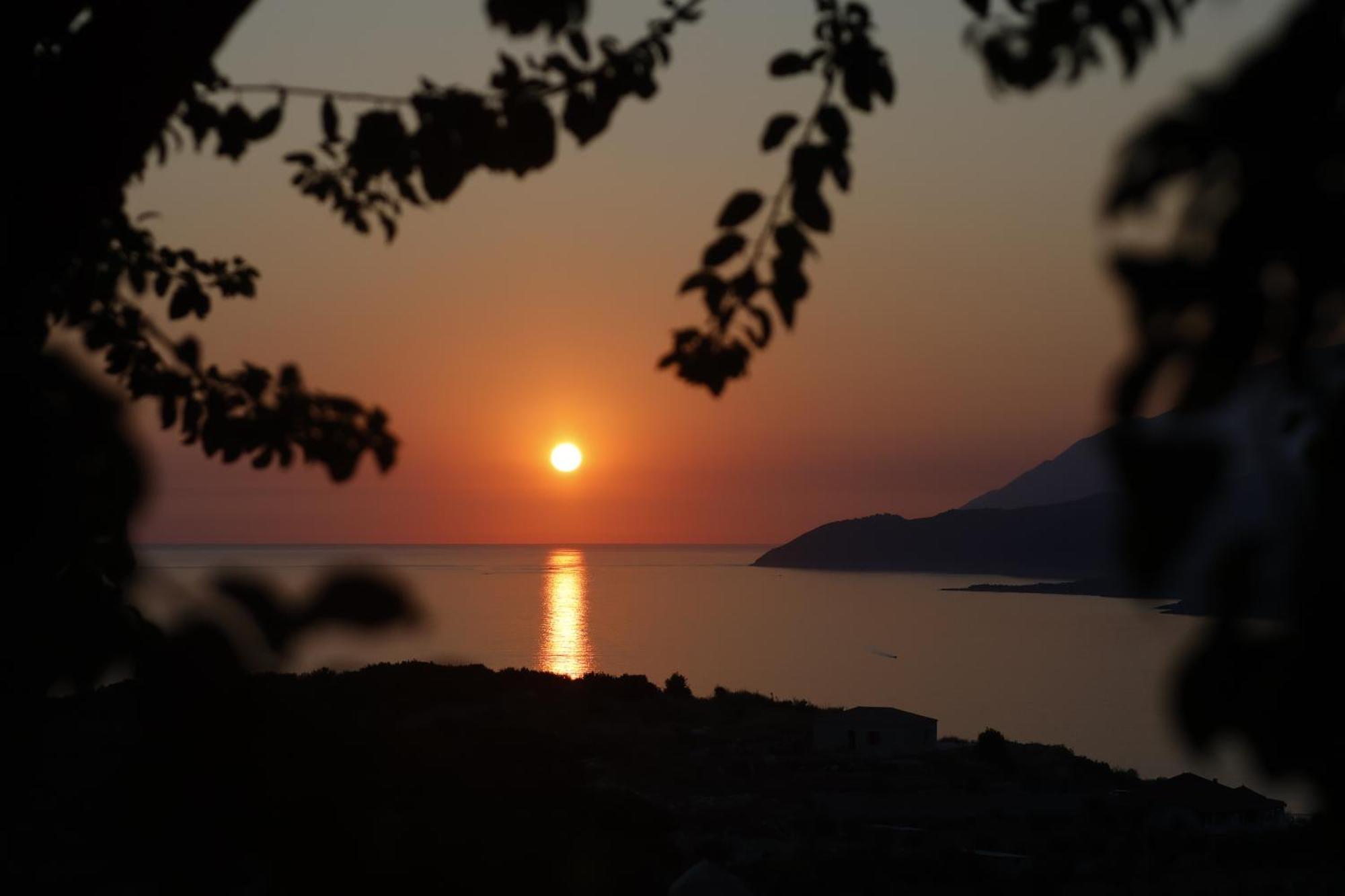 Sunset Serenity Himare Buitenkant foto