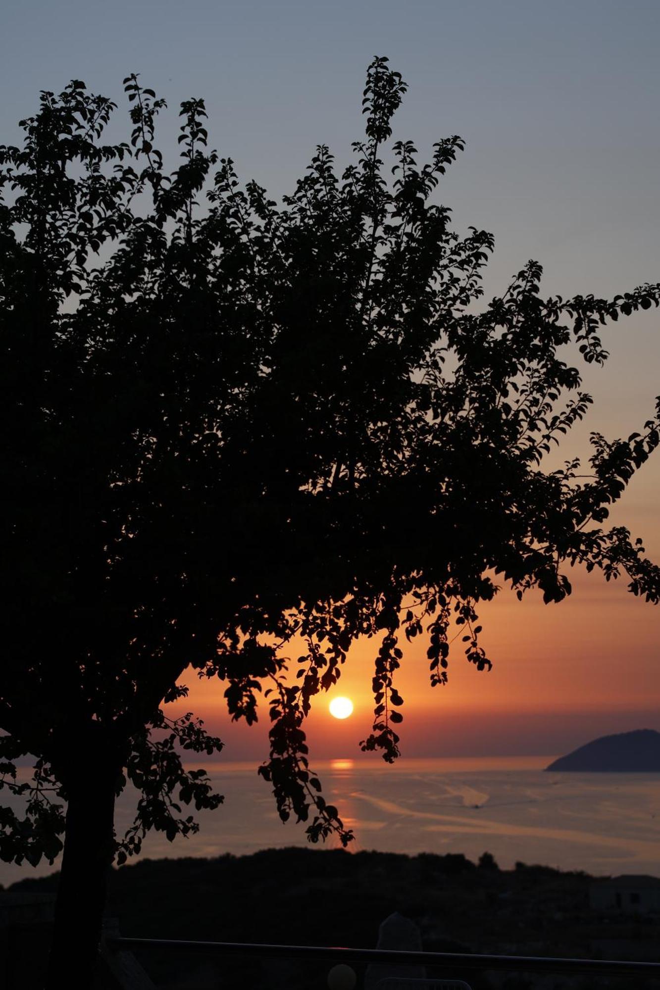 Sunset Serenity Himare Buitenkant foto